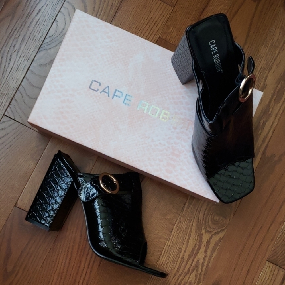 𝅺CAPE ROBBIN heels. NWT  size 10